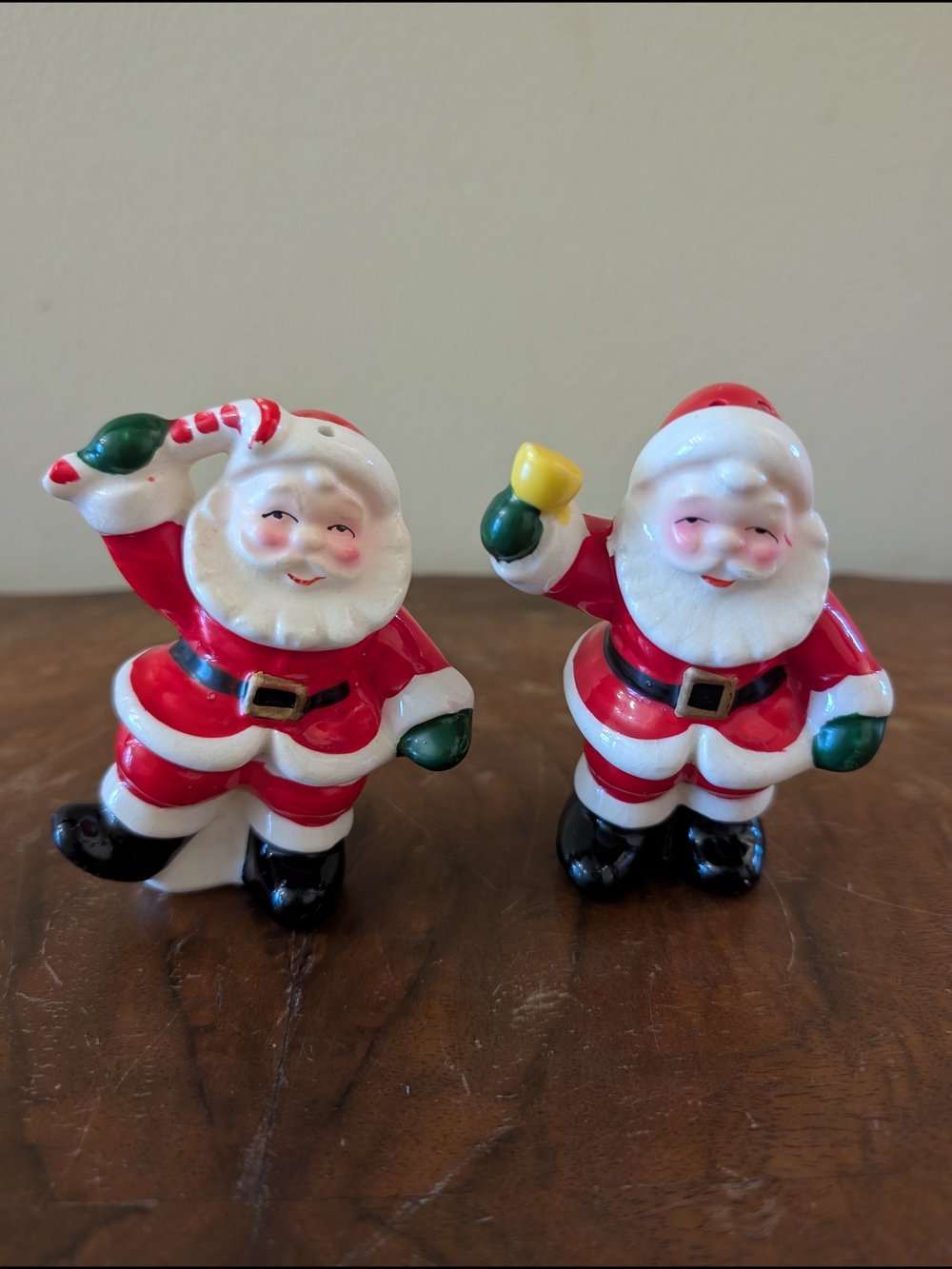 Vintage Christmas Santa Claus Salt and Pepper Shakers Ceramic Japan Stamped 1950
